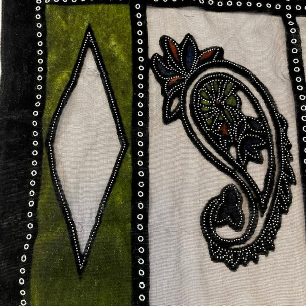 Besarani London vintage women's shawl/wrap scarf. - Picture 11 of 14